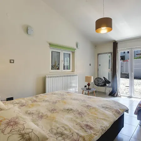Contessa Del Mar In For 7 People Only 200 Meters From The & Pet Friendly Villa