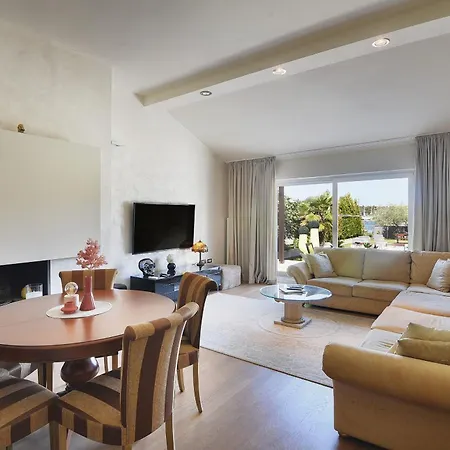 Villa Contessa Del Mar In For 7 People Only 200 Meters From The & Pet Friendly Pula